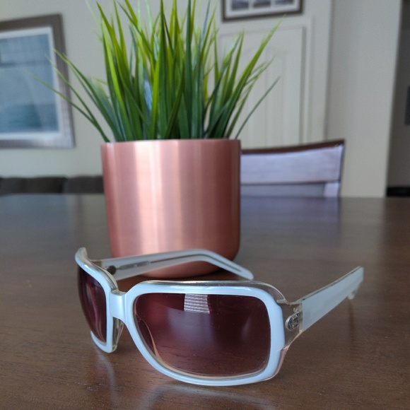 White Guess sunglasses main image 4